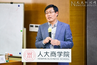 http://news.ruc.edu.cn/wp-content/uploads/2018/11/%E9%BB%84%E6%B1%9F%E6%98%8E%E5%B0%8F%E5%9B%BE.jpg