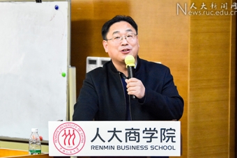 http://news.ruc.edu.cn/wp-content/uploads/2018/11/%E6%9C%B1%E4%BF%A1%E5%87%AF%E5%B0%8F%E5%9B%BE.jpg