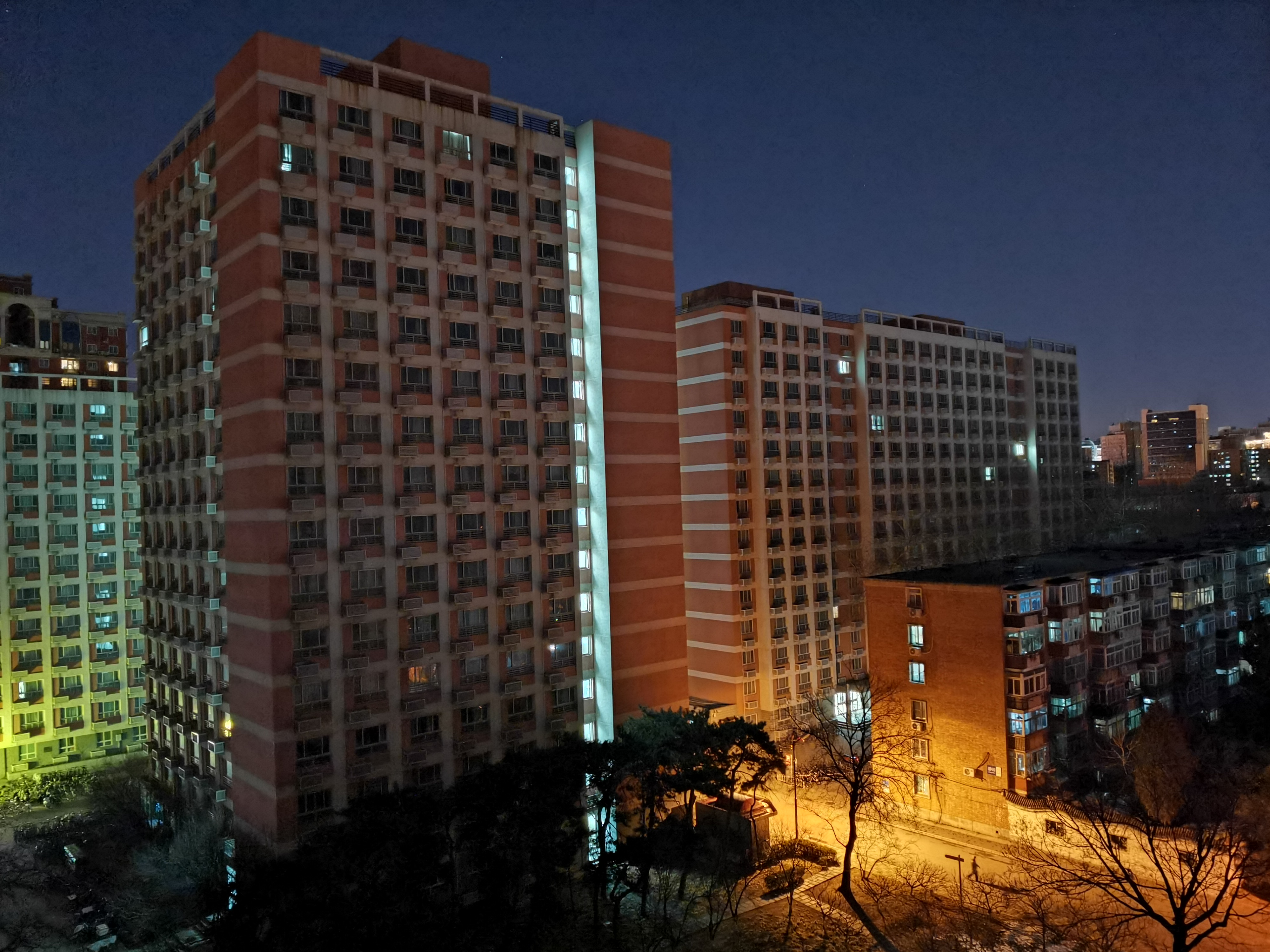 宁静的校园  赵淑慧摄.jpg