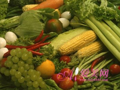 五种常见食品有新功效 喝酸奶可防乳腺癌
